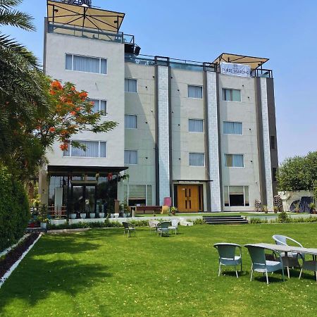 Hotel Three Seasons Vrindavan Bagian luar foto