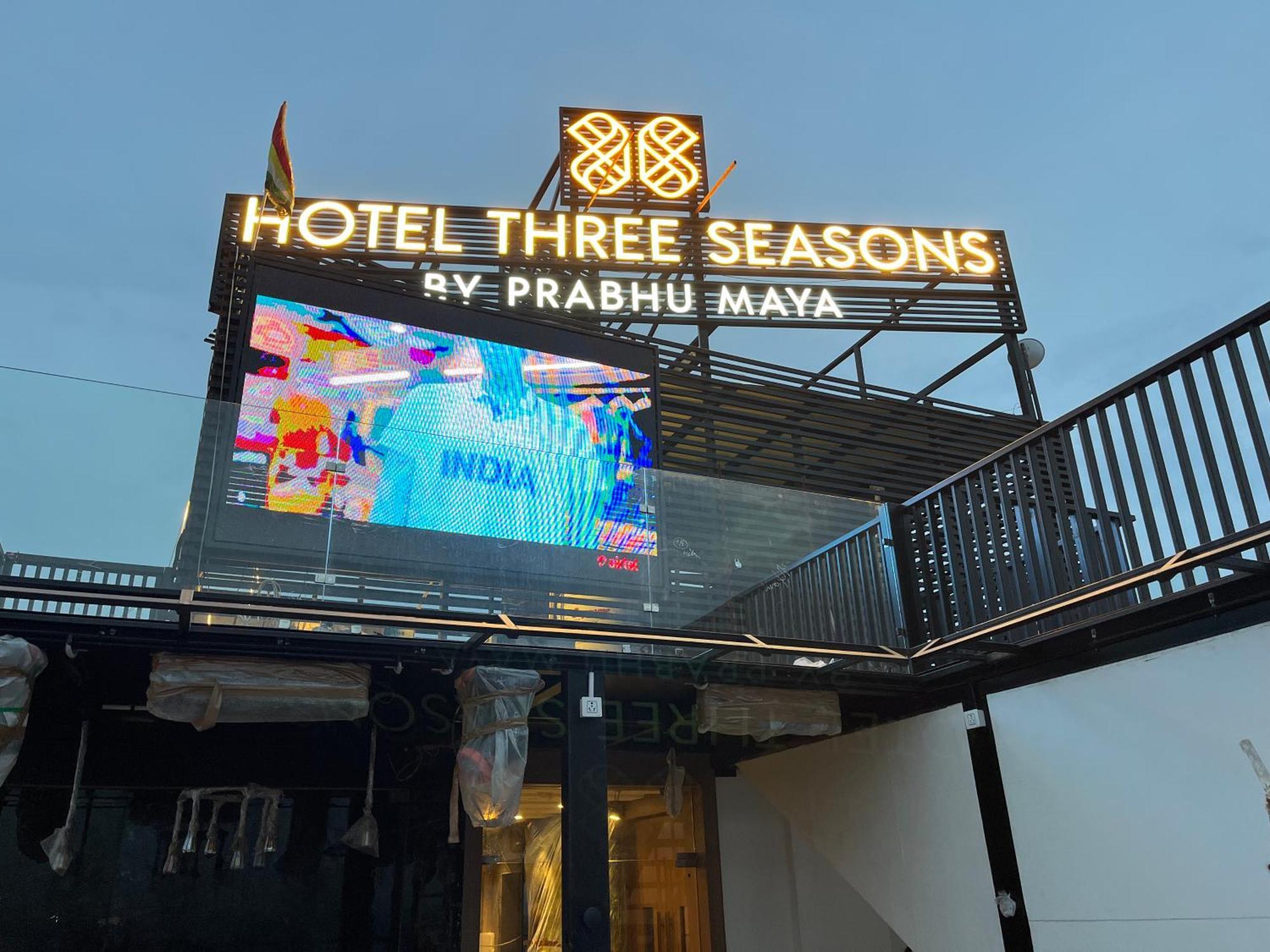 Hotel Three Seasons Vrindavan Bagian luar foto