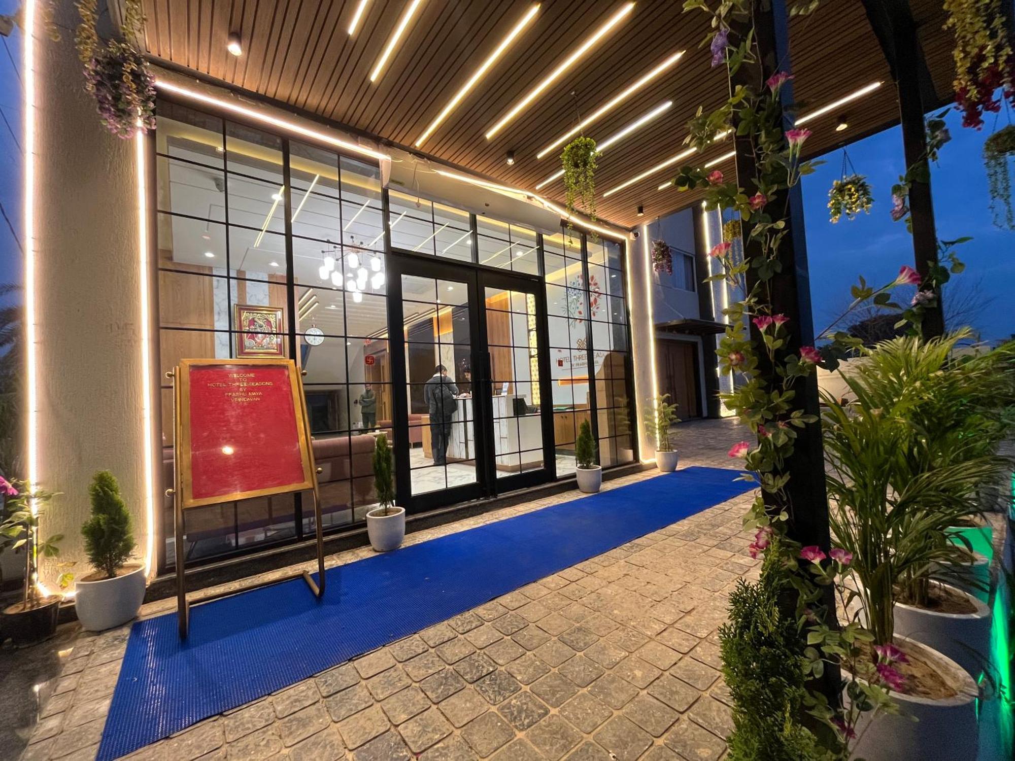 Hotel Three Seasons Vrindavan Bagian luar foto