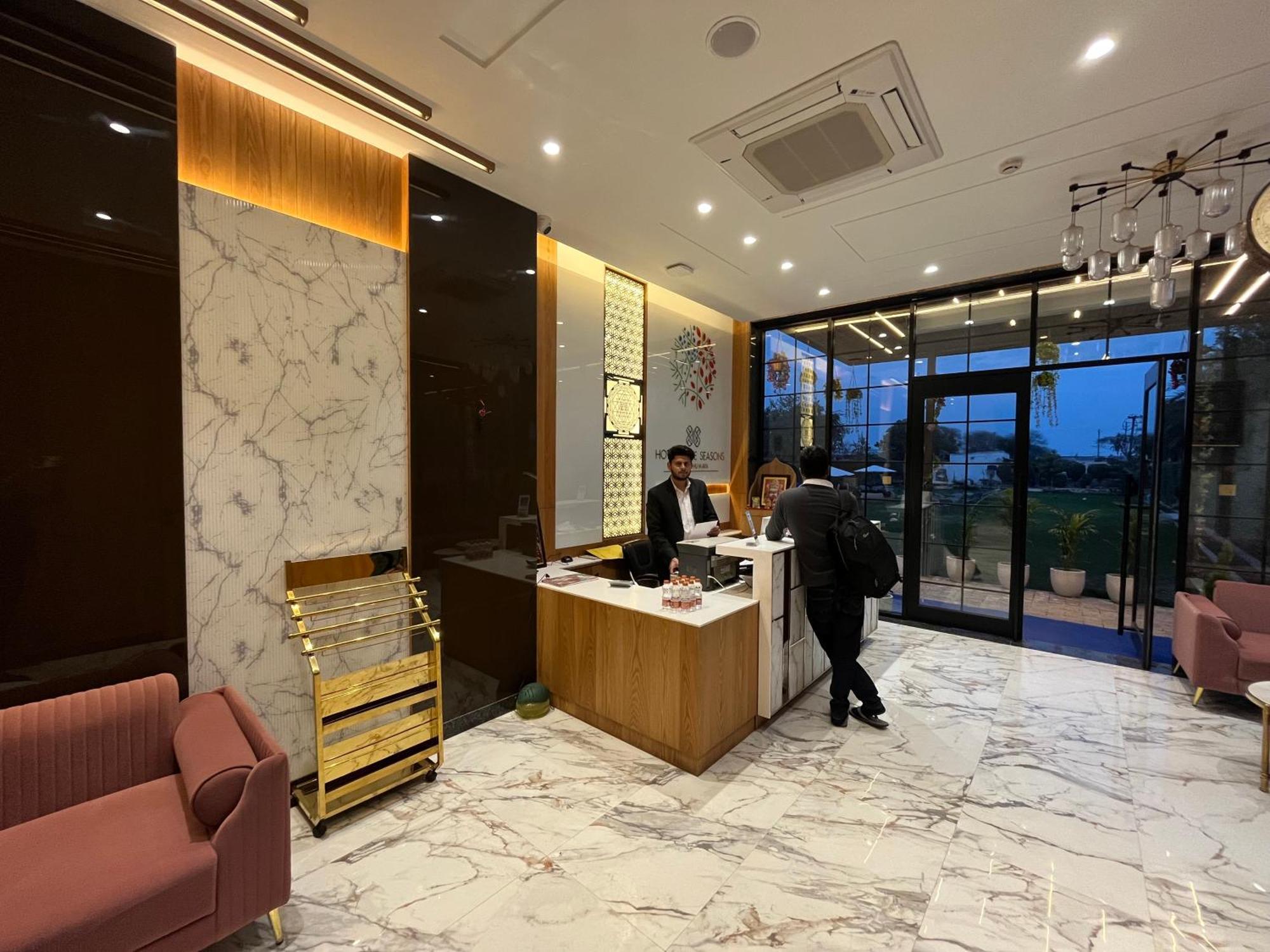 Hotel Three Seasons Vrindavan Bagian luar foto