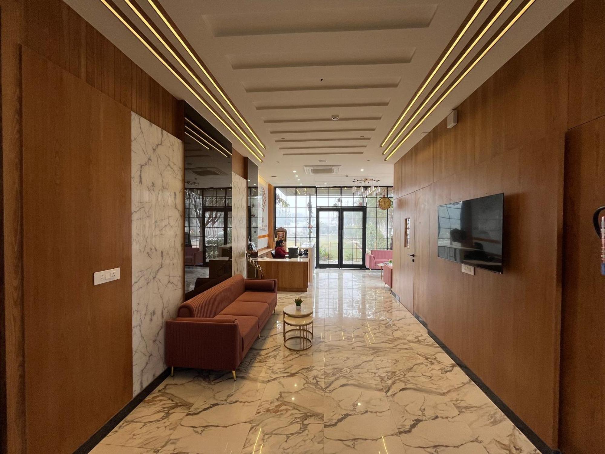 Hotel Three Seasons Vrindavan Bagian luar foto