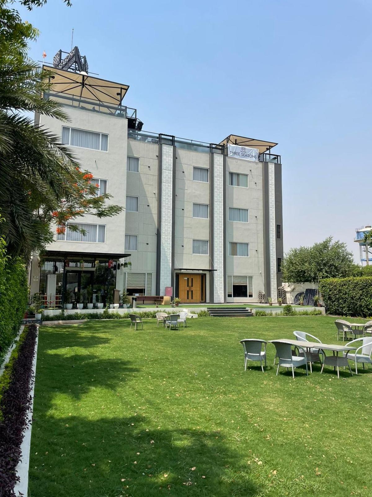 Hotel Three Seasons Vrindavan Bagian luar foto