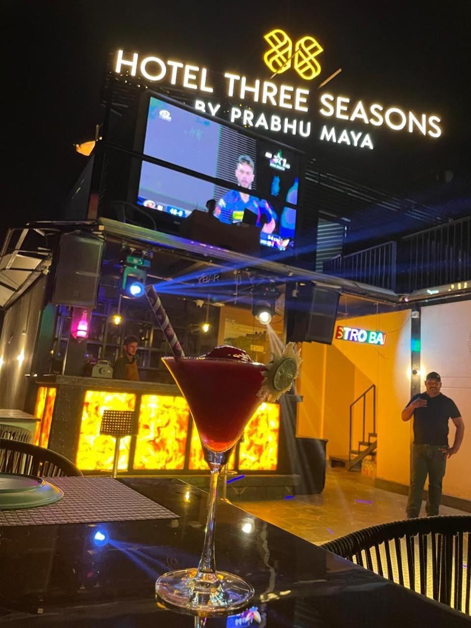 Hotel Three Seasons Vrindavan Bagian luar foto