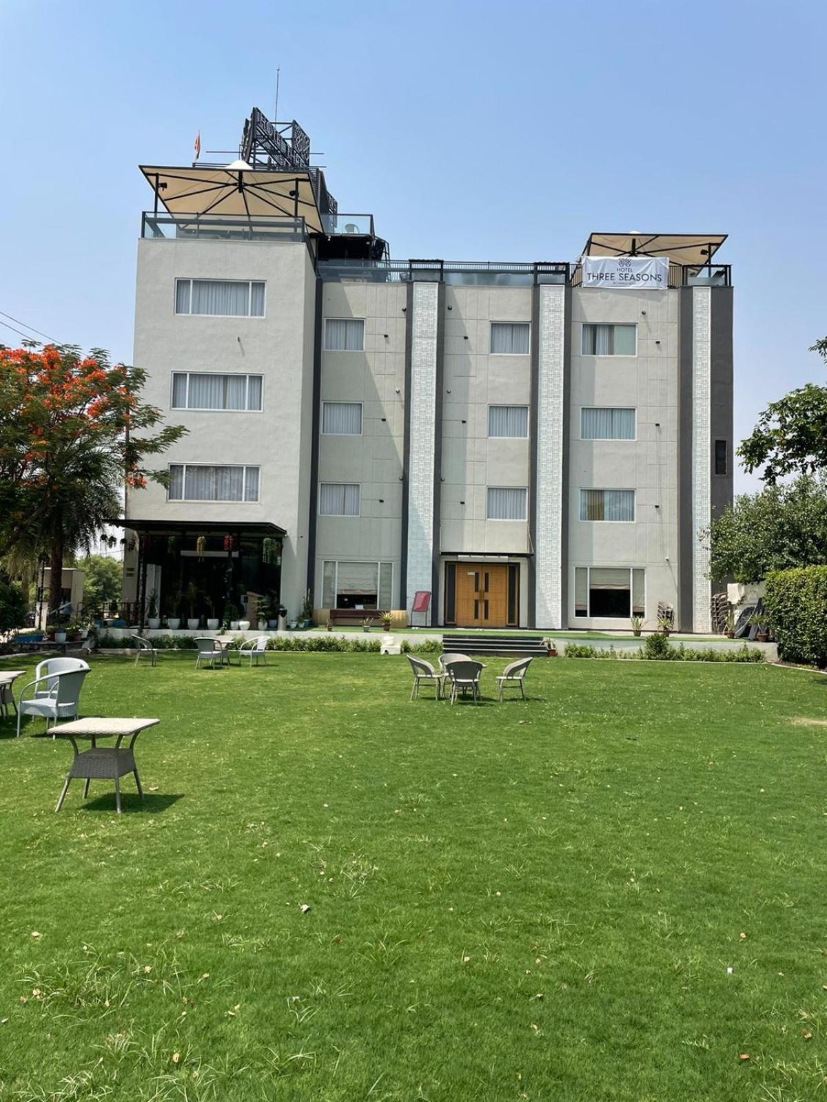 Hotel Three Seasons Vrindavan Bagian luar foto