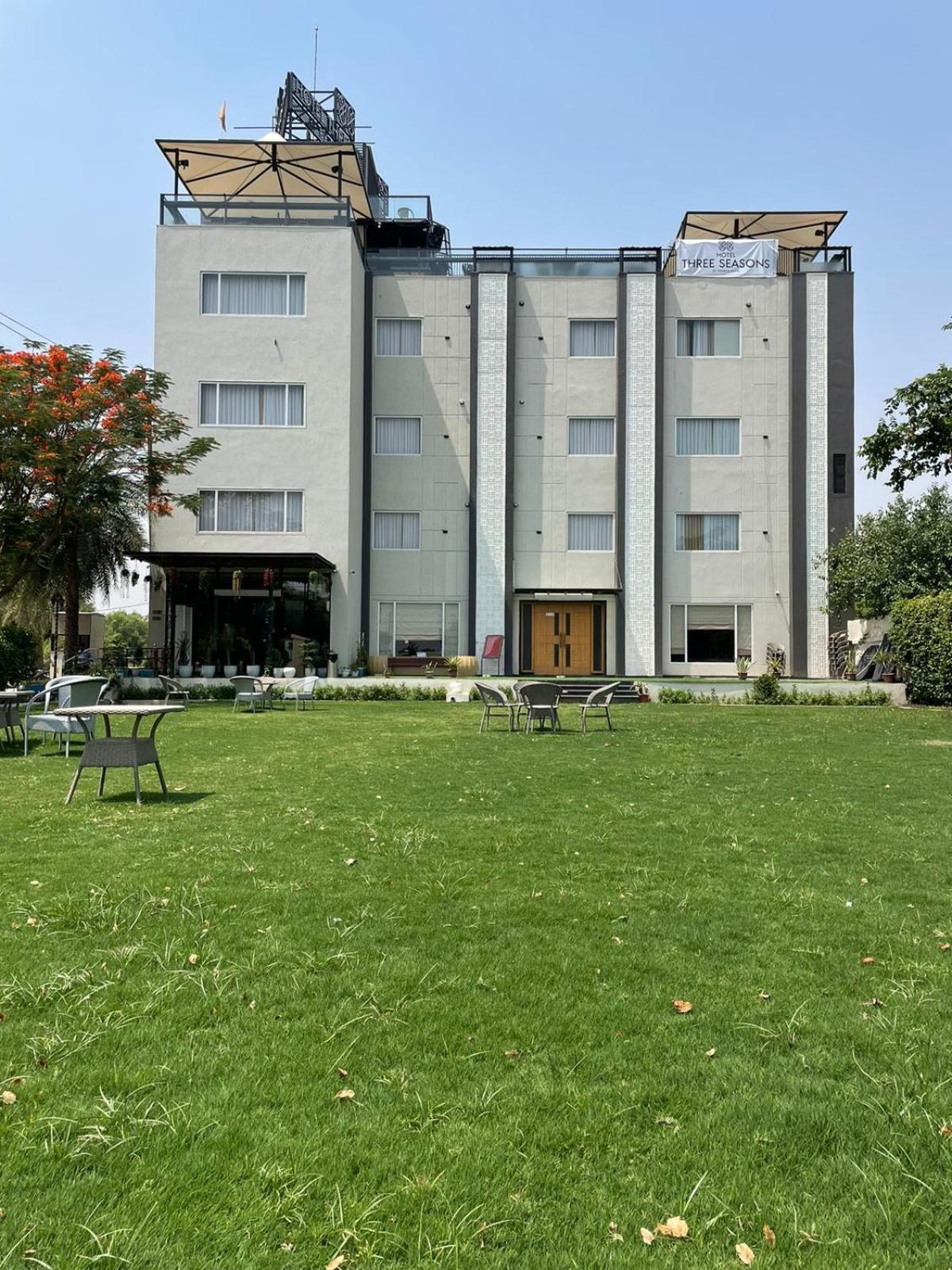 Hotel Three Seasons Vrindavan Bagian luar foto