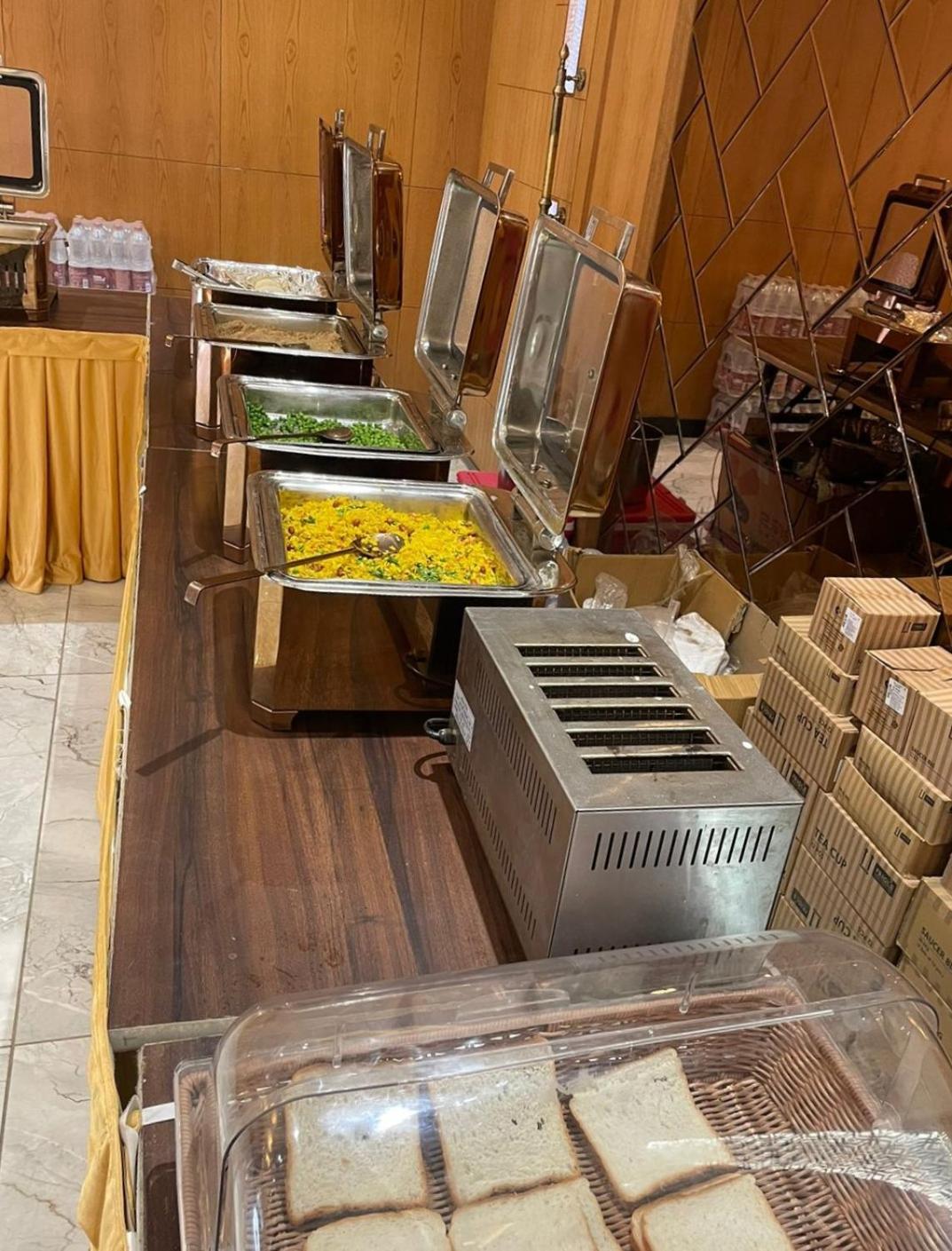 Hotel Three Seasons Vrindavan Bagian luar foto