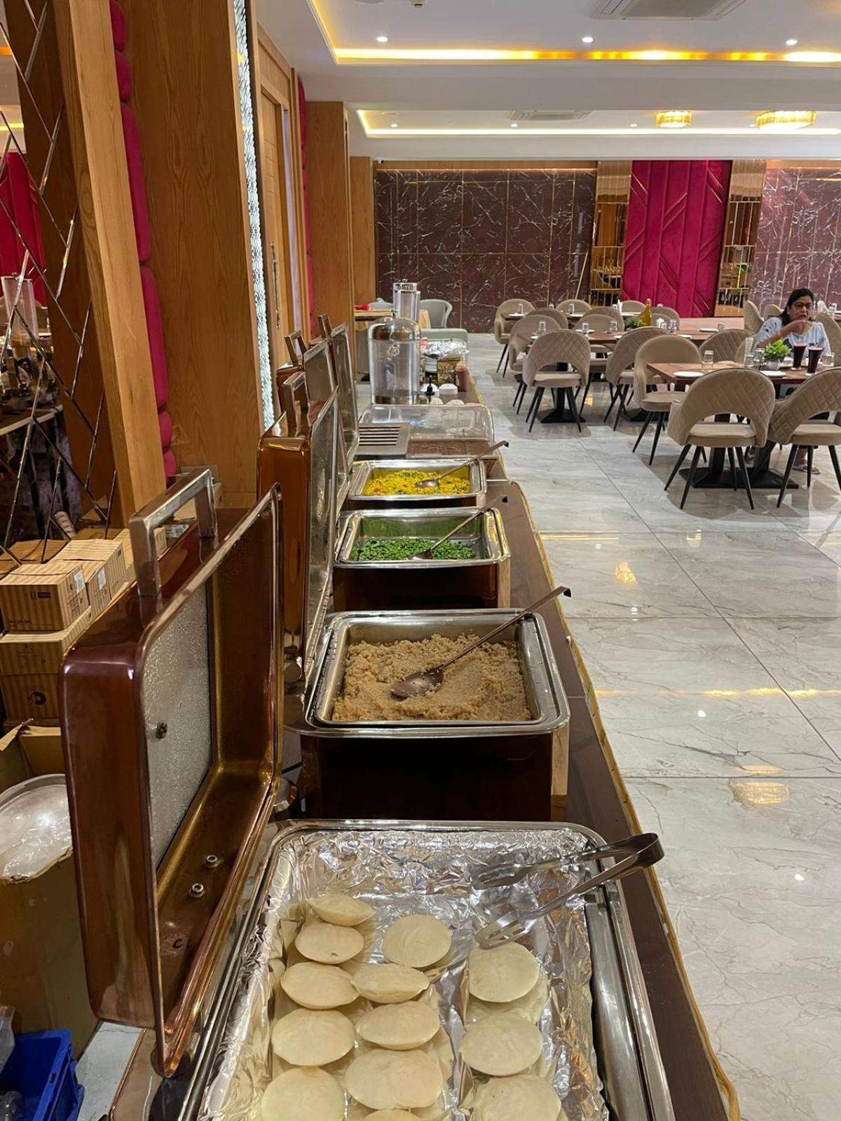 Hotel Three Seasons Vrindavan Bagian luar foto