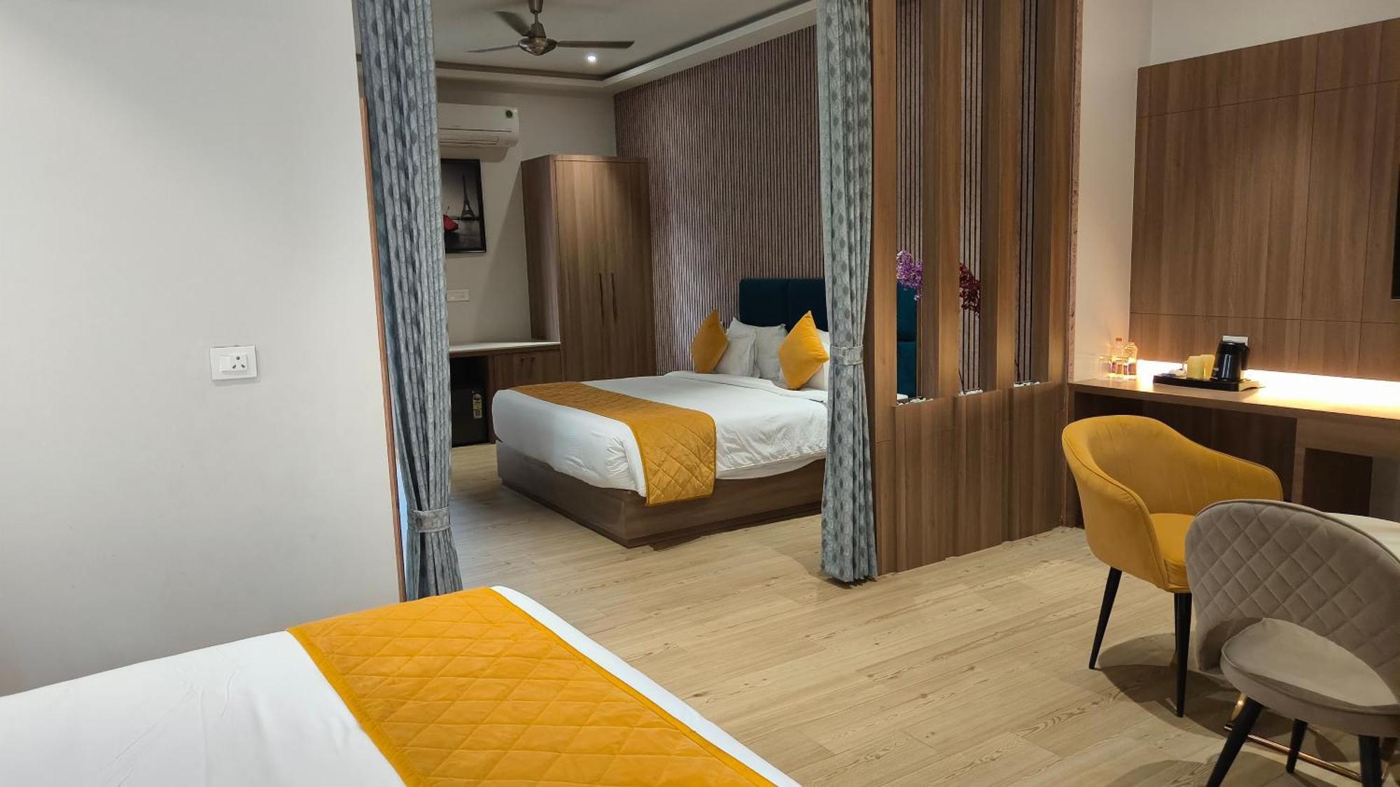 Hotel Three Seasons Vrindavan Bagian luar foto