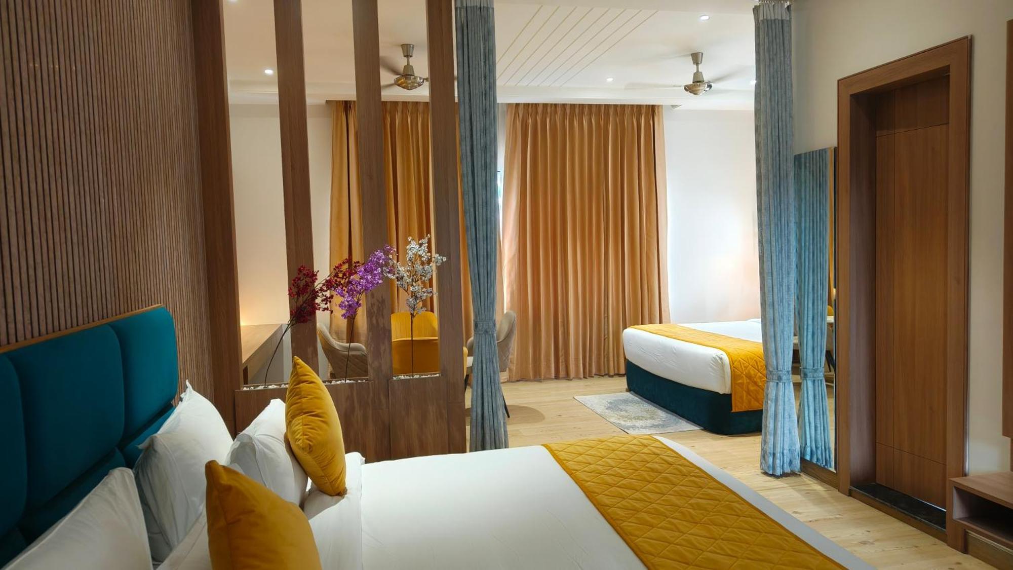Hotel Three Seasons Vrindavan Bagian luar foto